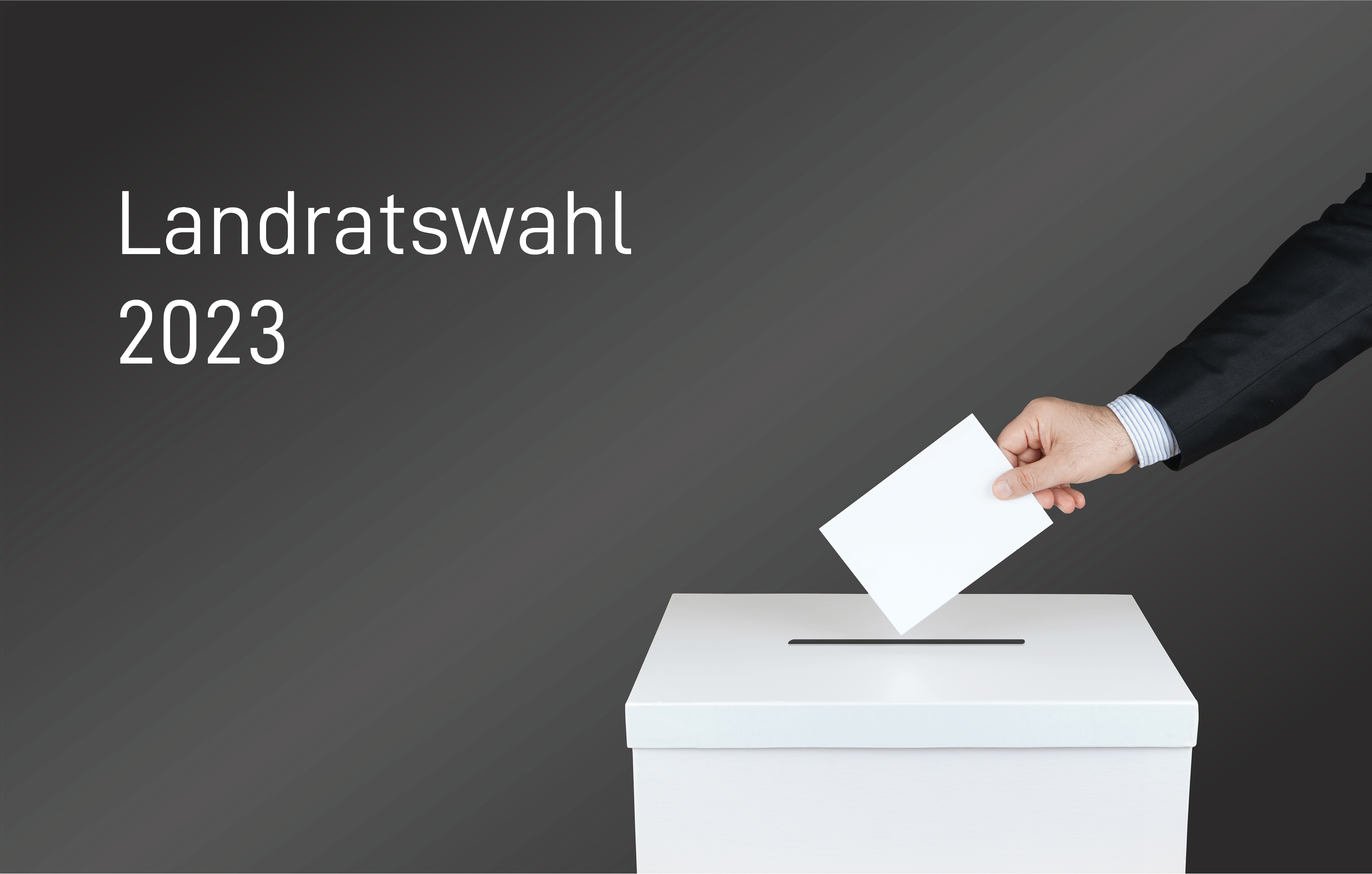 Wahlurne in die ein Stimmzettel geschmissen wird.