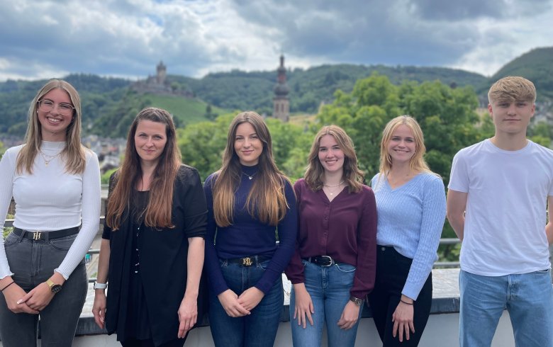 v.l. Leonie Sesterhenn, Martina Loosen, Marie-Louise Junglas, Hannah Schlich, Kim Kelly Stripling, Lars Schneiders