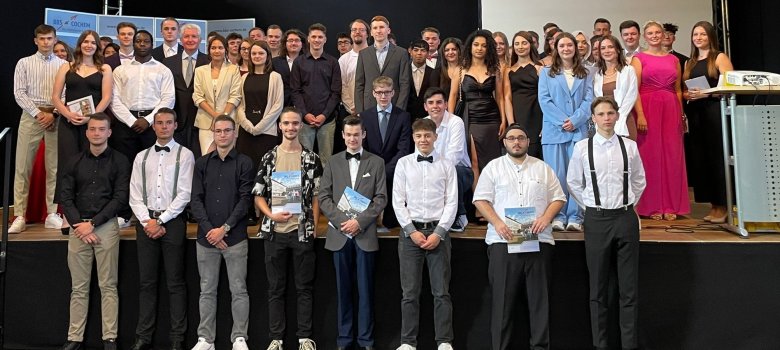 Gruppenbild der diesjährigen Absolvent:innen der BBS Cochem Gruppenbild der diesjährigen Absolvent:innen der BBS Cochem