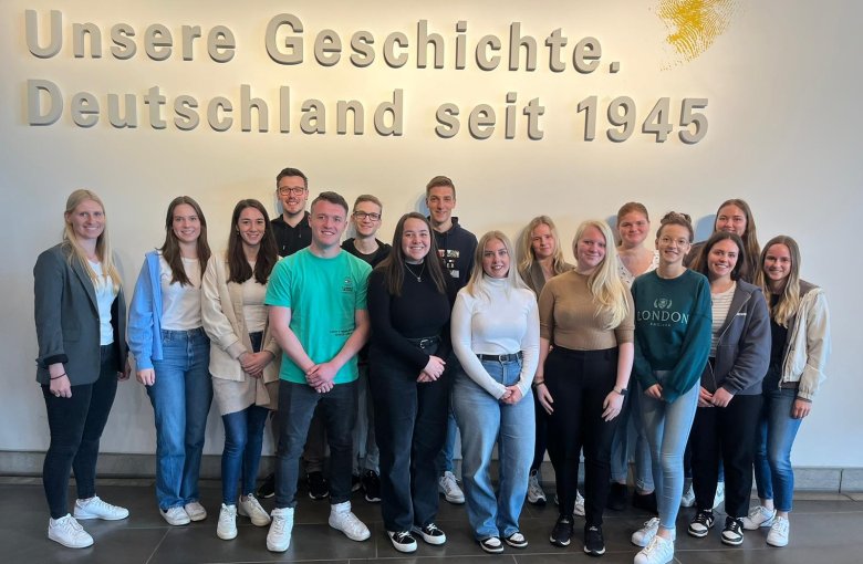 Gruppenbild der Auszubildenen im Haus der Geschichte in Bonn
