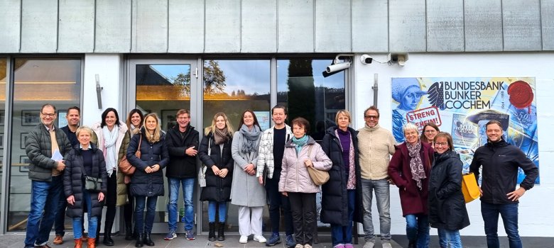 Gruppenfoto beim Treffen des Tourismusclusters im Bundesbank Bunker.