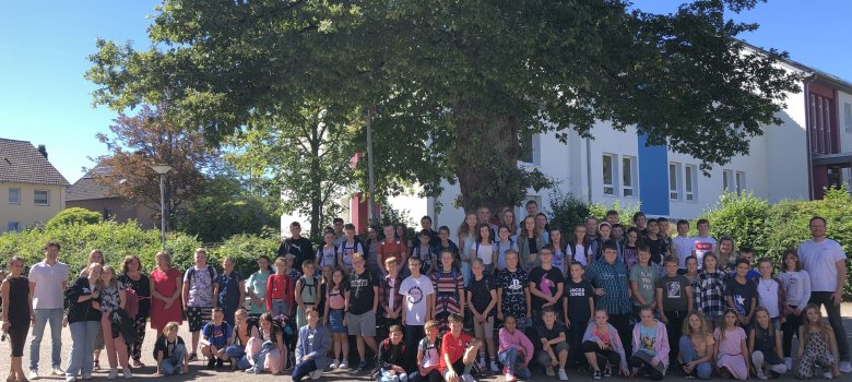 Gruppenbild der neuen Fünftklässler der Realschule plus Kaisersesch.