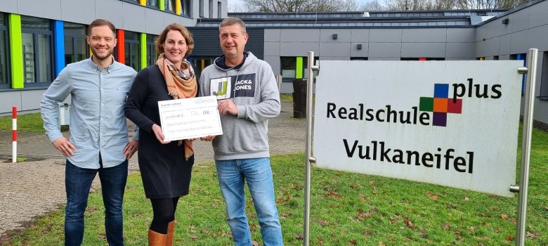 v.l.n.r.: Alexander Görgen, Nadine Fresia, Alexander Schüller