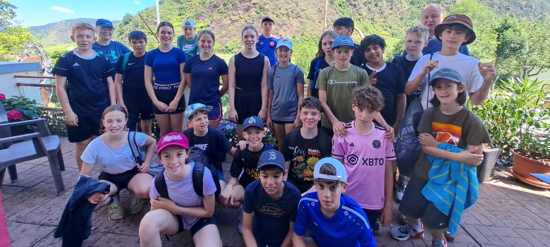 Schüler:innen der 6e der GOS Cochem bei der Rudergesellschaft Cochem