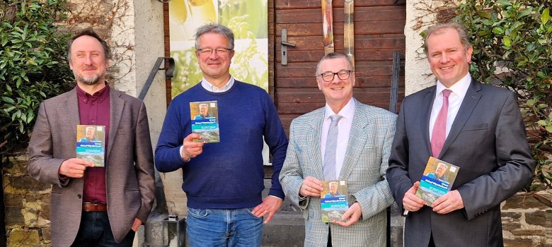 Bild (v.l.n.r): Michael Kohler (verlag regionalkultur), Manuel Andrack (Autor), Dr. Alexander Saftig (Landrat Kreis Mayen-Koblenz und Vorsitzender der VRM-Gesellschafterversammlung), Stephan Pauly (VRM-Geschäftsführer)