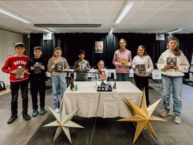 Zu sehen sind die Kinder des Malwettbewerbs 2025.