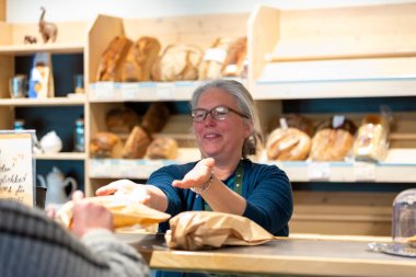 Einladung zum Online-Genuss-Stammtisch für
regionale Erzeuger Austausch zur Vorbereitung
einer B2B-Genuss-Messe 2027
Einladung zum Online-Genuss-Stammtisch für
regionale Erzeuger Austausch zur Vorbereitung
einer B2B-Genuss-Messe 2027