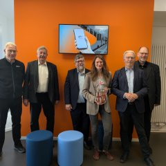Foto FGZ Cochem (Innenansicht): Hans-Martin Meurer, Hausverwaltung, Walter Schmitz, Bürgermeister Stadt Cochem, Wolfgang Lambertz, Bürgermeister Verbandsgemeinde Cochem, Tina Georgi, örtliche Betriebsleiterin Transdev Vertrieb GmbH, Hans-Joachim Mons, Erster Kreisbeigeordneter Landkreis Cochem-Zell, Thorsten Müller, Verbandsdirektor SPNV-Nord (v.l.n.r.).