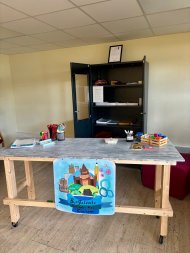 Praxisprojekt mit der DAX MetallForm GmbH & Co. KG in Cochem-Brauheck: Mit Unterstützung des Unternehmens planten, fertigten und montierten die Jugendlichen einen Schrank.