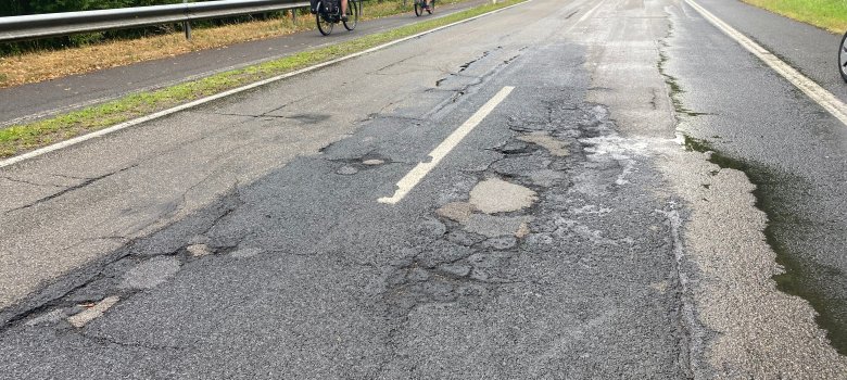Straßenschäden an der L98 zwischen Briedern und Beilstein.
