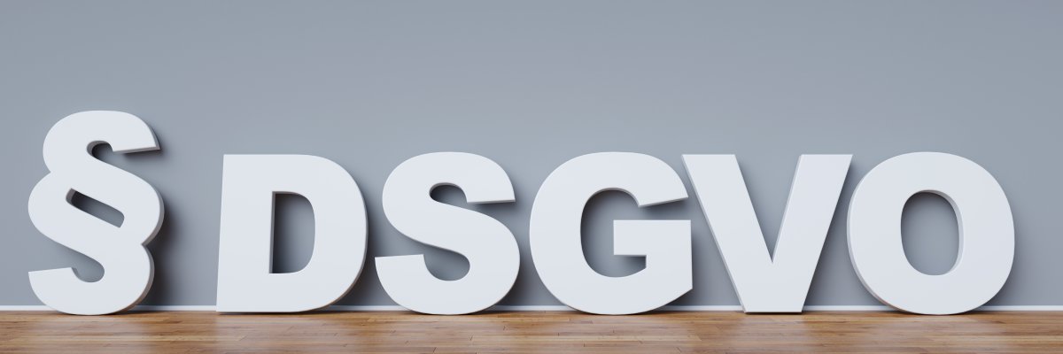 Datenschutz-Grundverordnung (DSGVO) Konzept Datenschutz-Grundverordnung (DSGVO) Konzept mit Paragraph an einer Wand