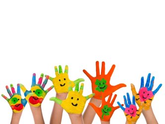 Dargestellt sind bemalte Kinderhände.