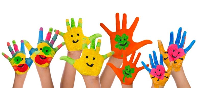 Dargestellt sind bemalte Kinderhände. Dargestellt sind bemalte Kinderhände.