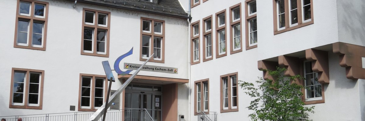 Frontansicht Kreisverwaltung Cochem-Zell  Frontansicht Kreisverwaltung Cochem-Zell