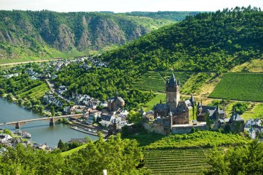 Dargestellt ist die Reichsburg Cochem.