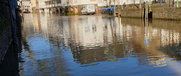 Hochwasser vor der Kreisverwaltung.
