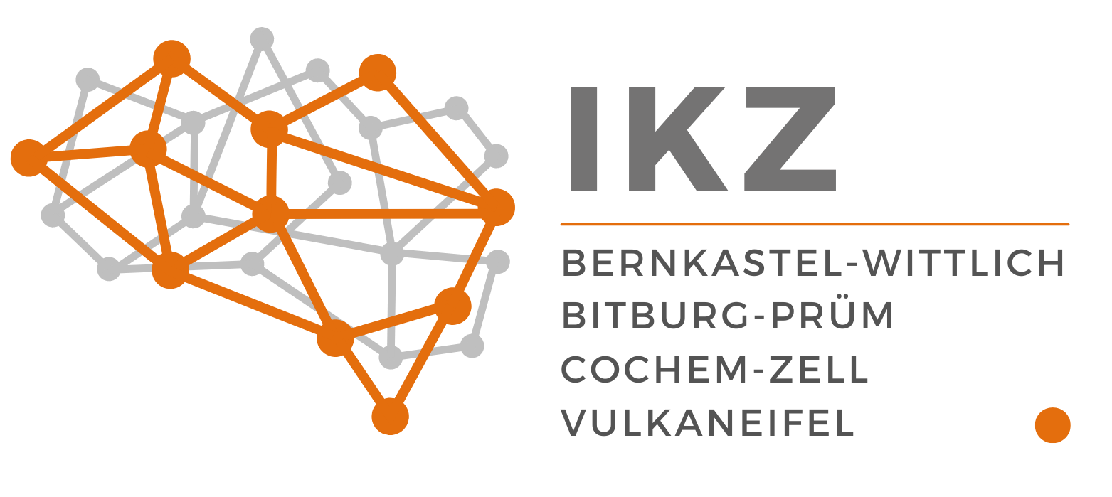 IKZ Logo horizontal mit Bernkastel-Wittlich, Cochem-Zell, Vulkaneifel und Eifelkreis Bitburg-Prüm