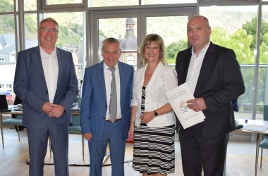 v.l.n.r. Bernd Schuwerack, Landrat Manfred Schnur, Anke Beilstein und Thomas Basten