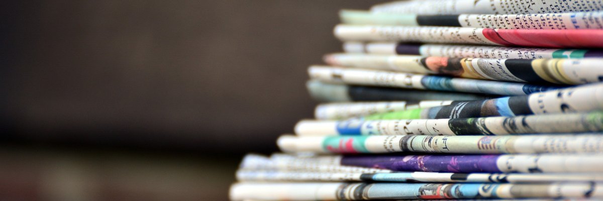 Zeitungsstapel Zeitungsstapel