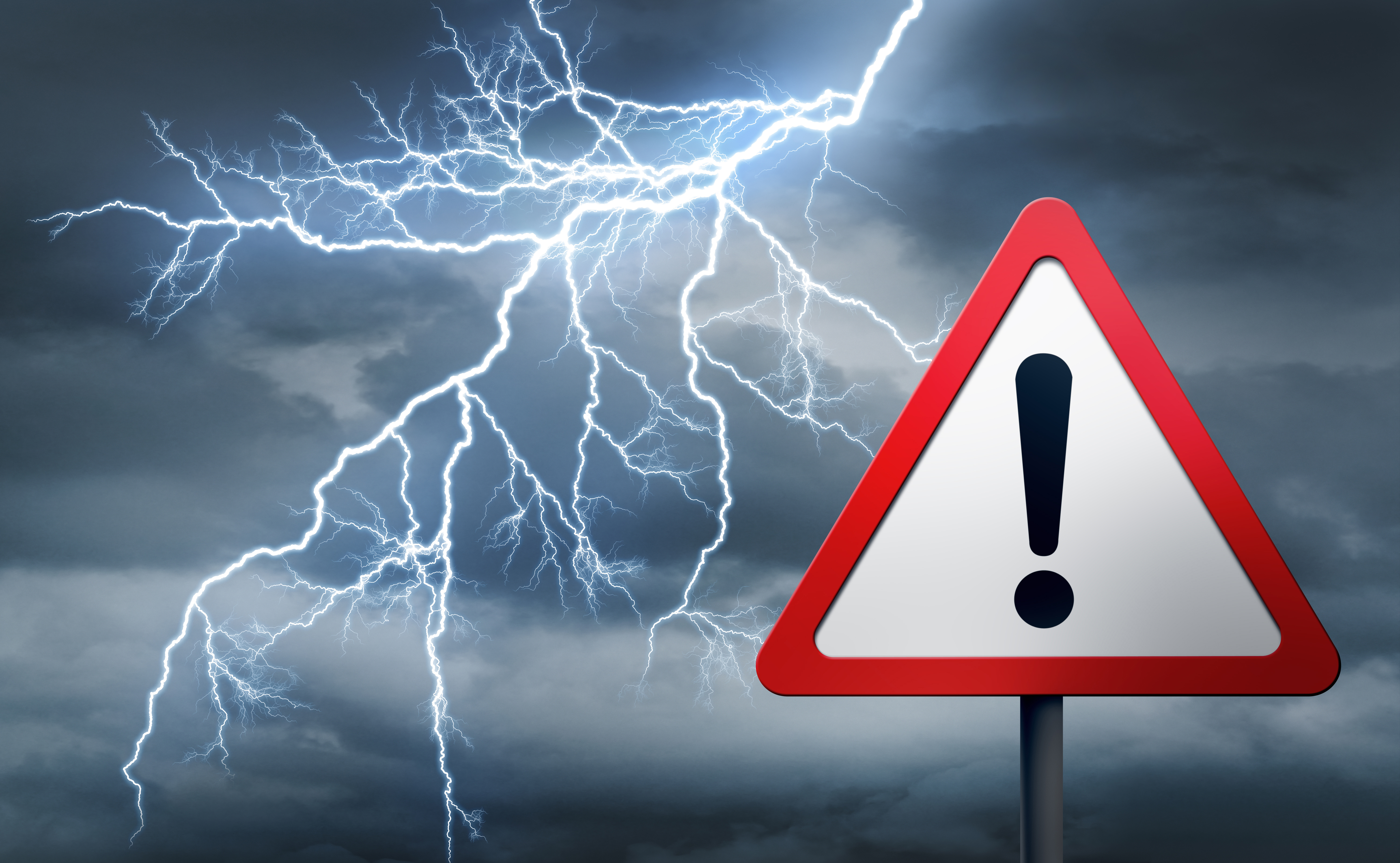 Warnschild vor Gewitter und Blitz