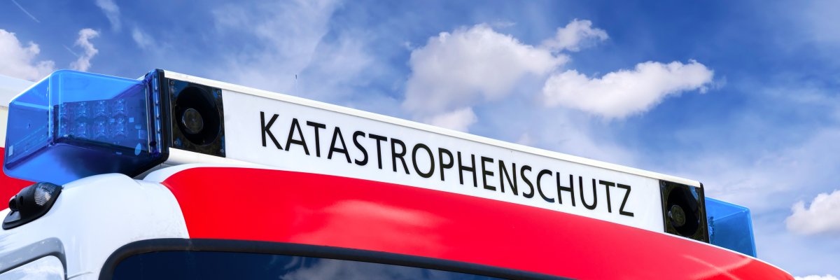 Einsatzfahrzeug mit der Aufschrift Katastrophenschutz Einsatzfahrzeug mit der Aufschrift Katastrophenschutz