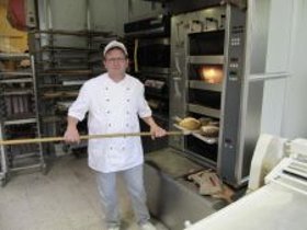 Volker L. arbeitet in einer Konditorei/Bäckerei.